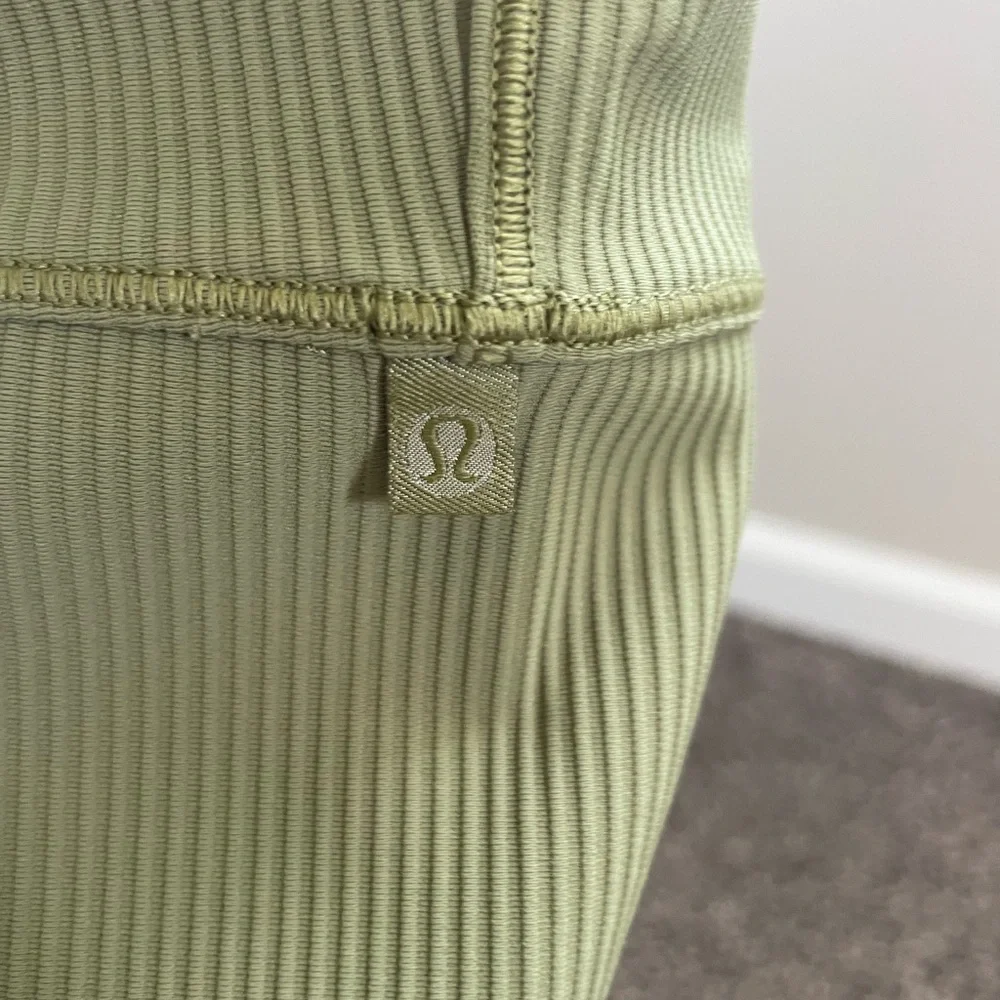 Lululemon Power Pivot Ribbed Tank - Picture 2 of 3